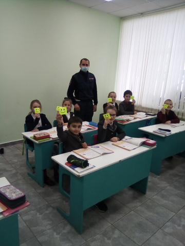 УРОК БЕЗОПАСНОСТИ ДОРОЖНОГО ДВИЖЕНИЯ